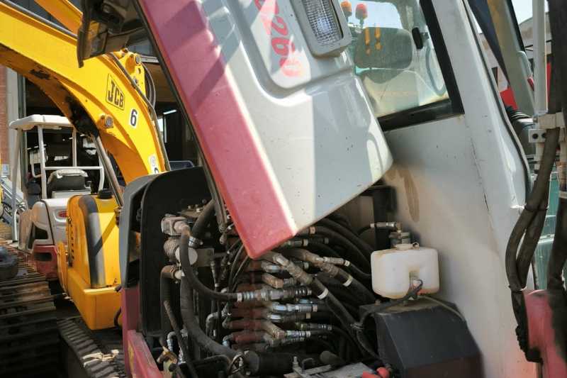 OmecoHub - Immagine TAKEUCHI TB260